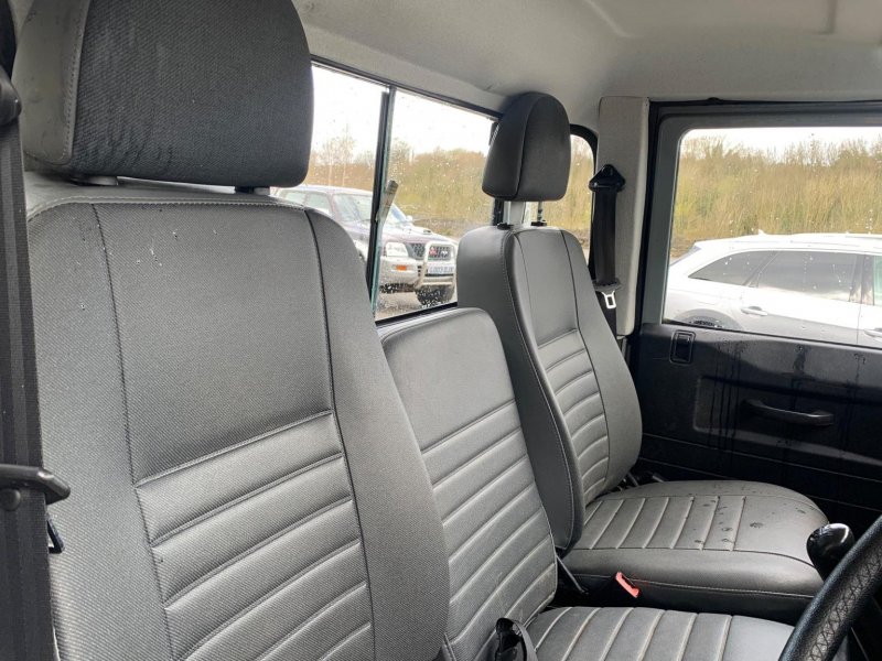 LAND ROVER DEFENDER 130
