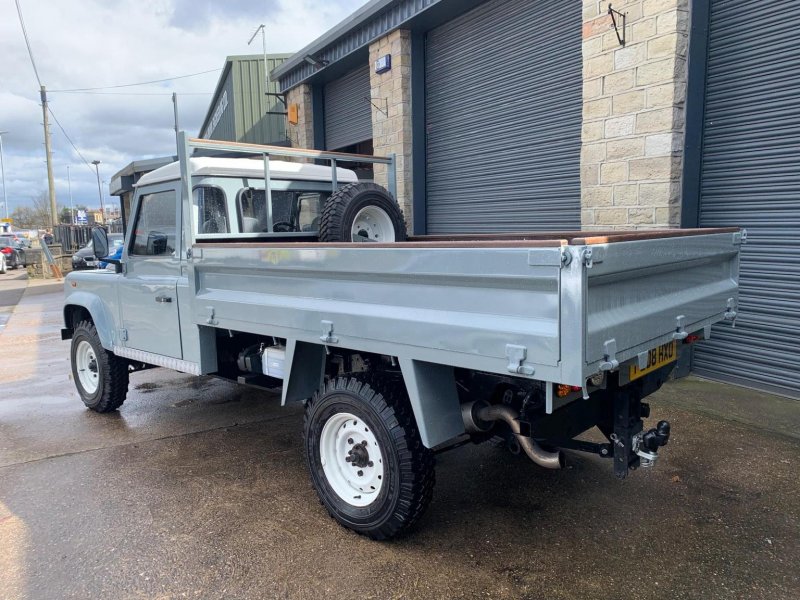 LAND ROVER DEFENDER 130