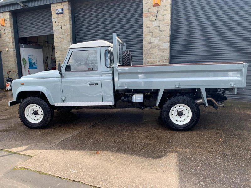LAND ROVER DEFENDER 130