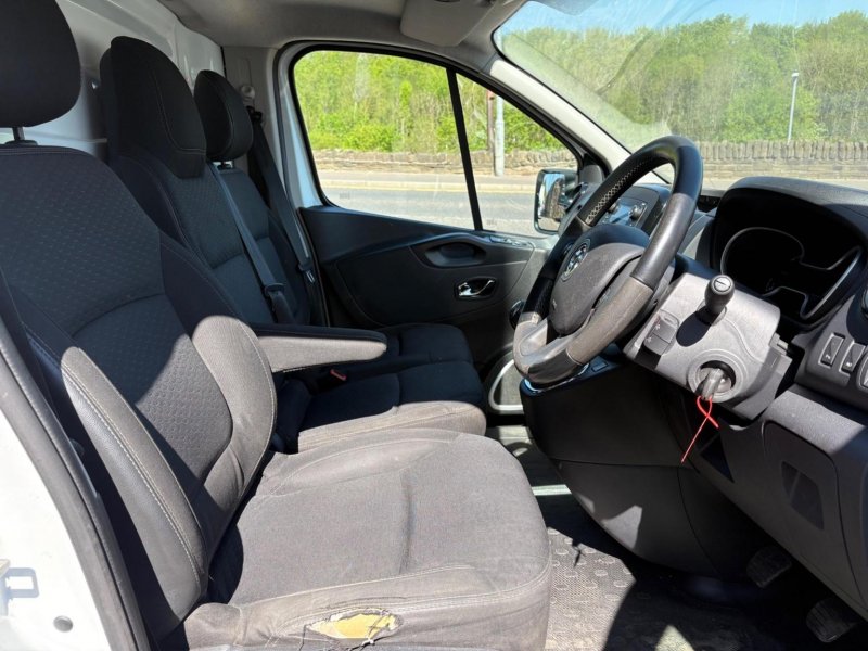VAUXHALL VIVARO