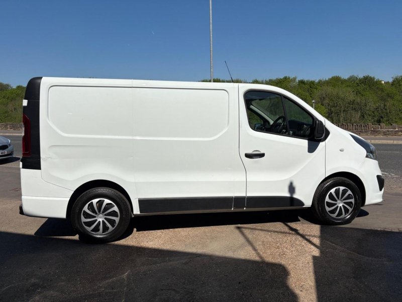 VAUXHALL VIVARO