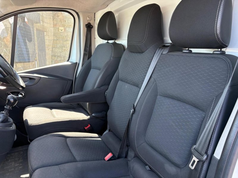 VAUXHALL VIVARO