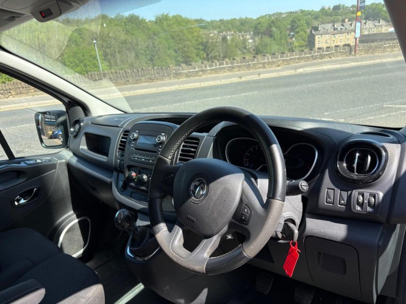 VAUXHALL VIVARO