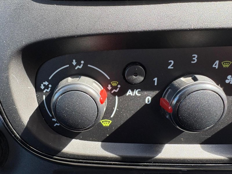 VAUXHALL VIVARO