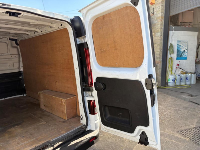 VAUXHALL VIVARO