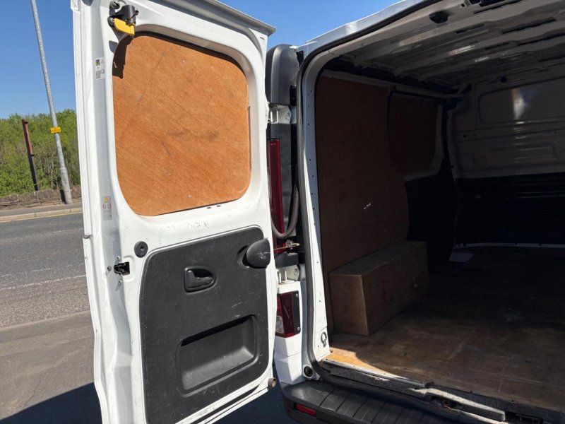 VAUXHALL VIVARO