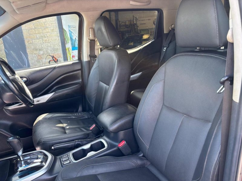 NISSAN NAVARA